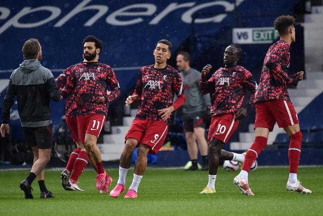 罗斯以7年生涯成就，获公牛队史首位1号球衣，与乔丹、皮蓬同列，引发热议。